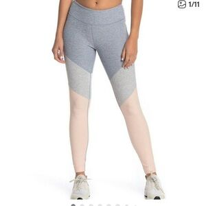 Outdoor Voices Pastel Blue Pink
Colorblock Leggings